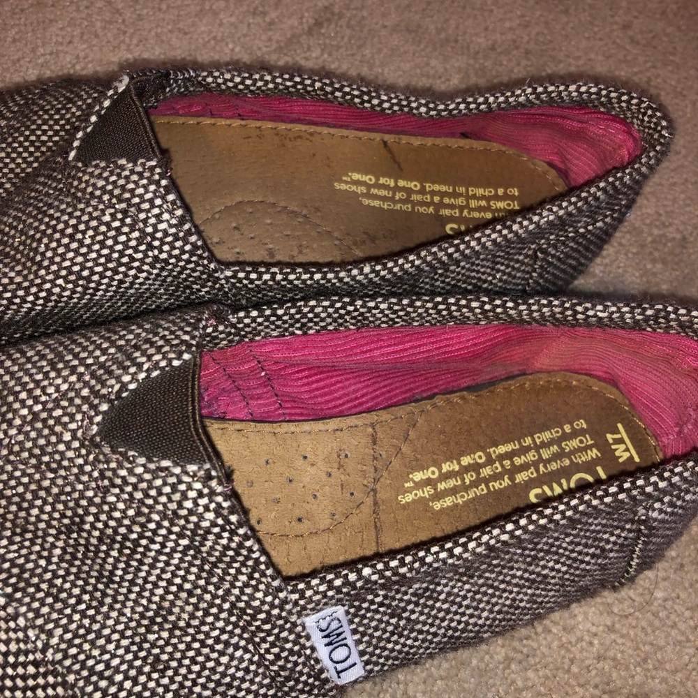 Tom’s shoes